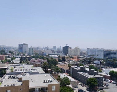 7250 Franklin Avenue - Photo Thumbnail 36