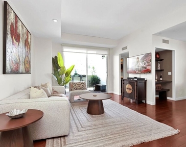7250 Franklin Avenue - Photo Thumbnail 21
