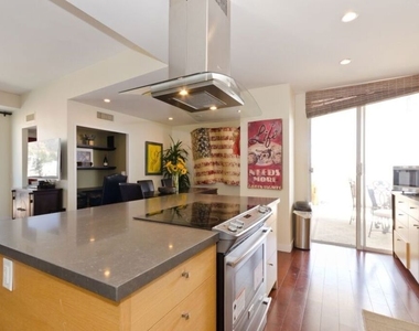 7250 Franklin Avenue - Photo Thumbnail 21