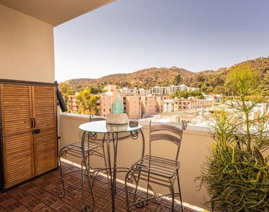 7250 Franklin Avenue - Photo Thumbnail 31