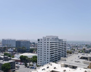 7250 Franklin Avenue - Photo Thumbnail 20