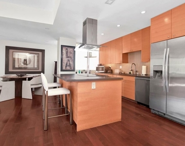 7250 Franklin Avenue - Photo Thumbnail 23