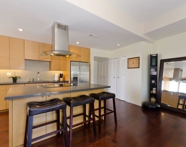 7250 Franklin Avenue - Photo Thumbnail 15