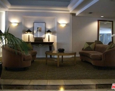 7250 Franklin Avenue - Photo Thumbnail 13
