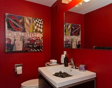 7250 Franklin Avenue - Photo Thumbnail 3