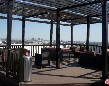 7250 Franklin Avenue - Photo Thumbnail 5