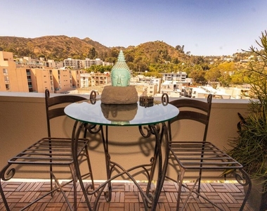 7250 Franklin Avenue - Photo Thumbnail 33
