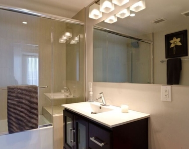 7250 Franklin Avenue - Photo Thumbnail 38