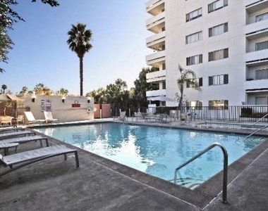 7250 Franklin Avenue - Photo Thumbnail 19