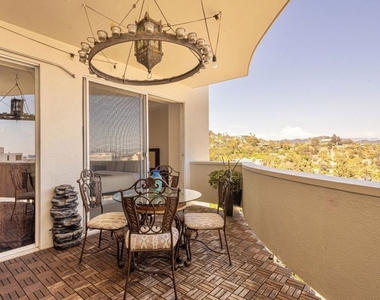 7250 Franklin Avenue - Photo Thumbnail 20