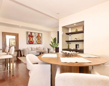 7250 Franklin Avenue - Photo Thumbnail 22
