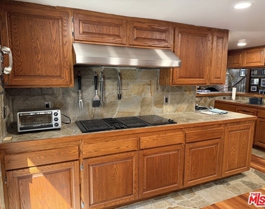 1196 Willow Lane - Photo Thumbnail 10