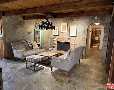 1196 Willow Lane - Photo Thumbnail 11
