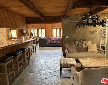1196 Willow Lane - Photo Thumbnail 13
