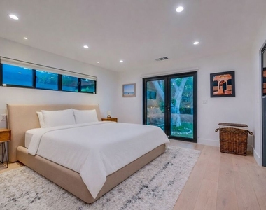 5715 Corteen Place - Photo Thumbnail 13