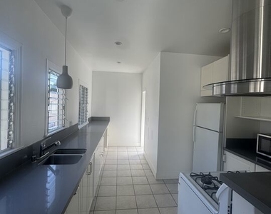 245 N Swall Drive - Photo Thumbnail 10