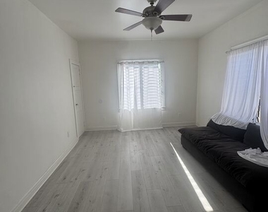 245 N Swall Drive - Photo Thumbnail 8