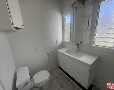 245 N Swall Drive - Photo Thumbnail 7