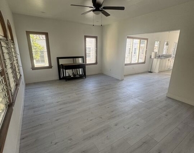 245 N Swall Drive - Photo Thumbnail 5