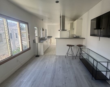 245 N Swall Drive - Photo Thumbnail 3