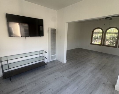 245 N Swall Drive - Photo Thumbnail 4