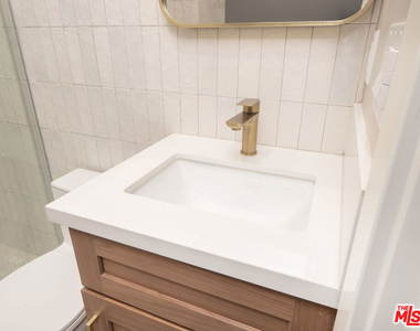 593 E 9th Street - Photo Thumbnail 14