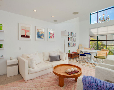 11645 Montana Avenue - Photo Thumbnail 8