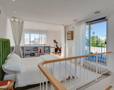 11645 Montana Avenue - Photo Thumbnail 10