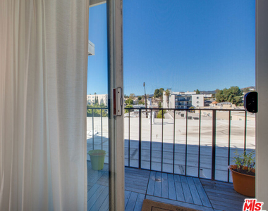 11645 Montana Avenue - Photo Thumbnail 11