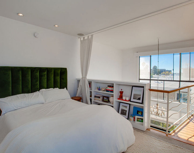 11645 Montana Avenue - Photo Thumbnail 13
