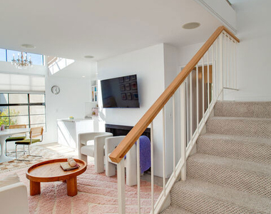 11645 Montana Avenue - Photo Thumbnail 9