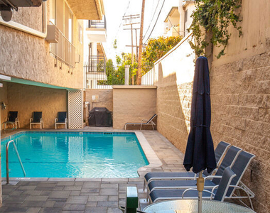11645 Montana Avenue - Photo Thumbnail 19