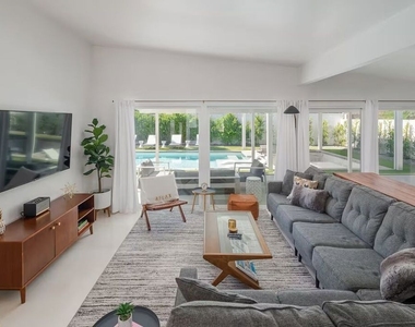 27445 Hombria Drive - Photo Thumbnail 6