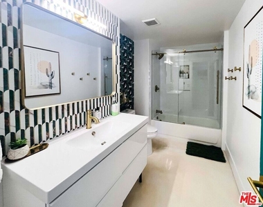 27445 Hombria Drive - Photo Thumbnail 19