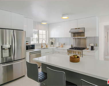 27445 Hombria Drive - Photo Thumbnail 4