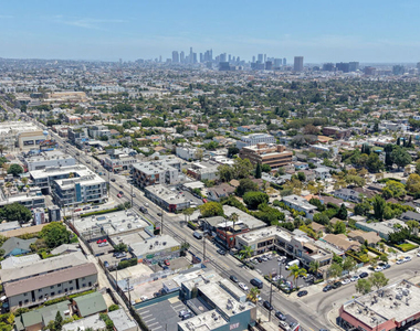5760 Melrose Avenue - Photo Thumbnail 12