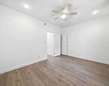5760 Melrose Avenue - Photo Thumbnail 6