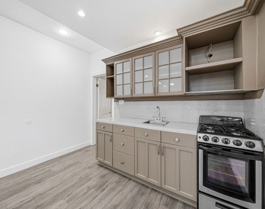 5760 Melrose Avenue - Photo Thumbnail 1