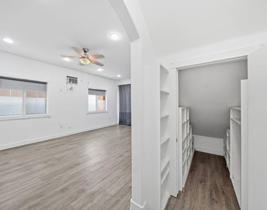 5760 Melrose Avenue - Photo Thumbnail 7