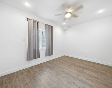 5760 Melrose Avenue - Photo Thumbnail 4