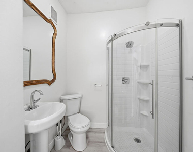5754 Melrose Avenue - Photo Thumbnail 10