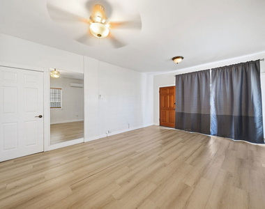 5754 Melrose Avenue - Photo Thumbnail 6