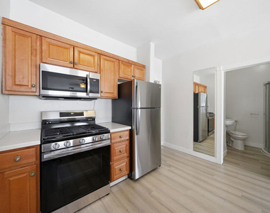 5754 Melrose Avenue - Photo Thumbnail 2