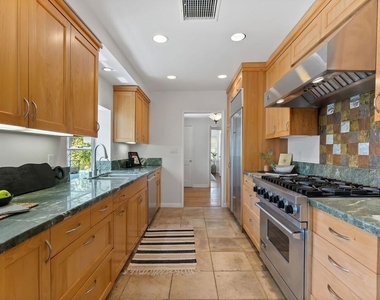 1401 Jonesboro Drive - Photo Thumbnail 8
