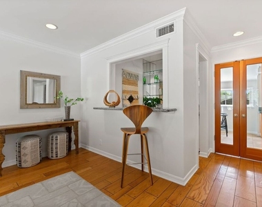 1401 Jonesboro Drive - Photo Thumbnail 2