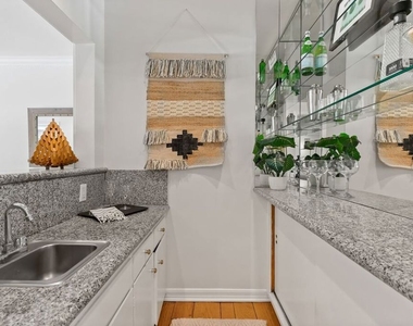 1401 Jonesboro Drive - Photo Thumbnail 7