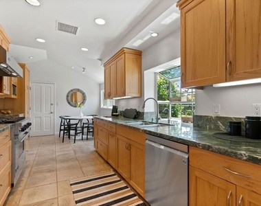 1401 Jonesboro Drive - Photo Thumbnail 9