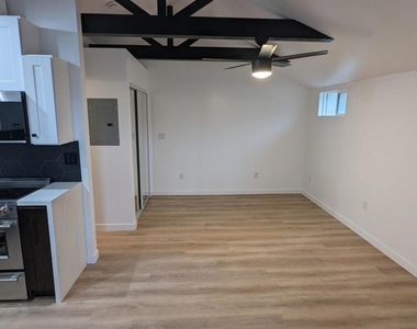 530 Glover Ave. Unit A - Photo Thumbnail 4
