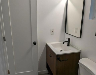 530 Glover Ave. Unit A - Photo Thumbnail 9
