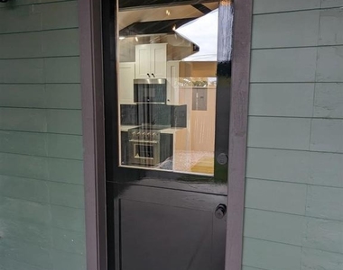 530 Glover Ave. Unit A - Photo Thumbnail 3